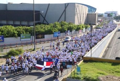 SAMBIL REALIZA CAMINATA A FAVOR DE LA PREVENCIÓN DEL CÁNCER DE MAMA