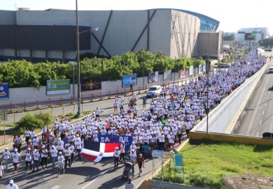 SAMBIL REALIZA CAMINATA A FAVOR DE LA PREVENCIÓN DEL CÁNCER DE MAMA