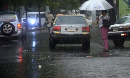 DISMINUIRÁN LLUVIAS, AUN PERSISTE VAGUADA