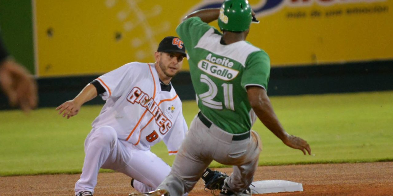 Gigantes derrotan a Estrellas