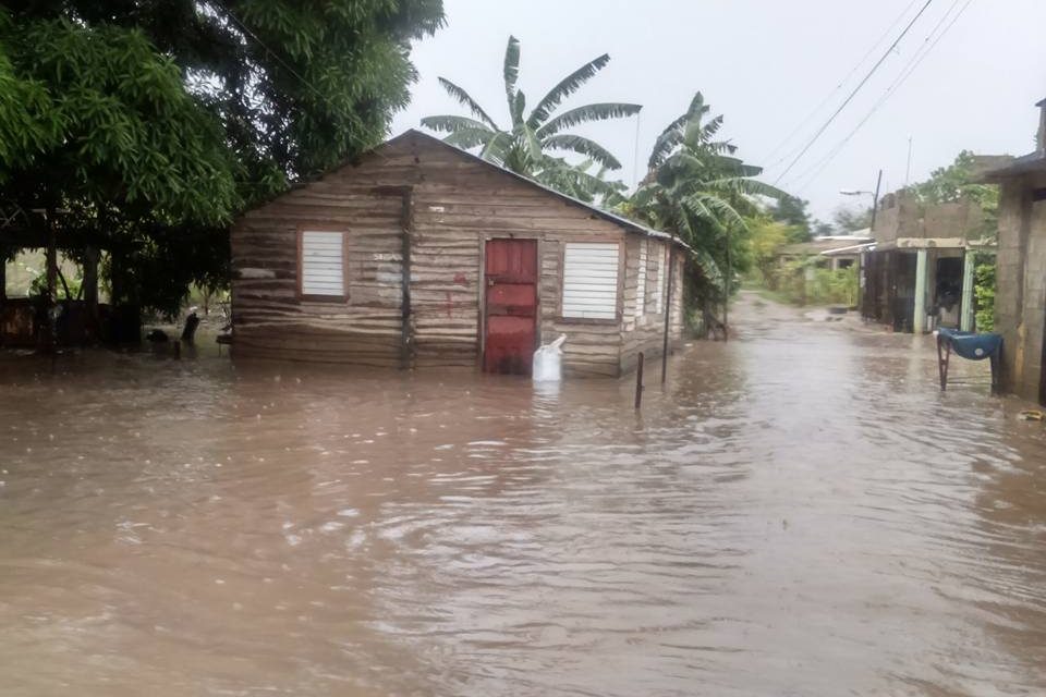 Río se desborda en Villa González