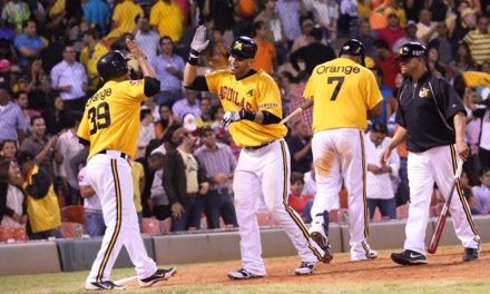 Aguilas dejan a Leones en el terreno