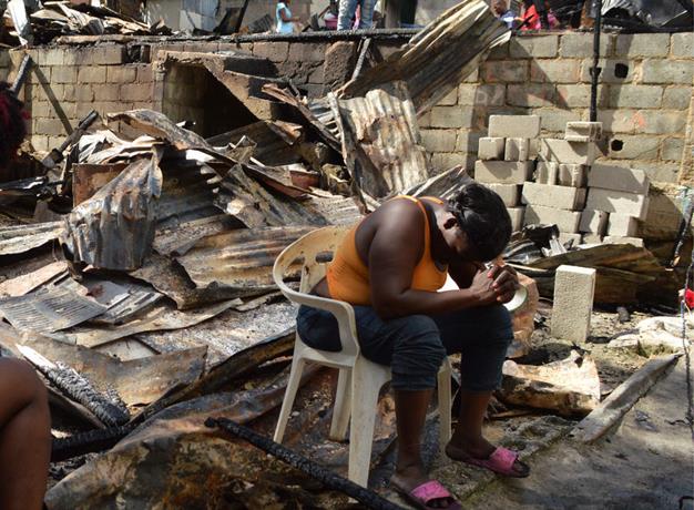Fuego destruye viviendas en Los Ríos