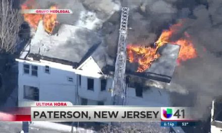 Voraz incendio en Paterson, NJ