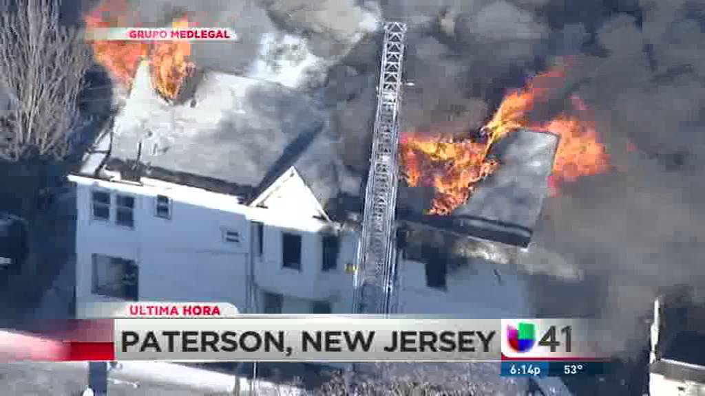 Voraz incendio en Paterson, NJ