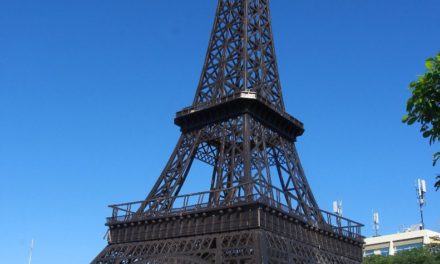 Alcalde desconoce país torre Eiffel