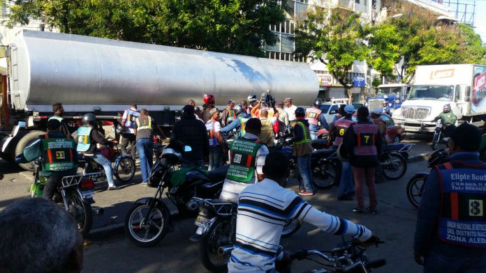 Motoconchos protestan en Palacio PN