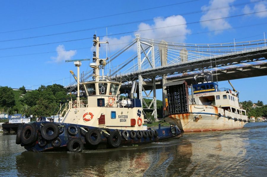 APD y la Armada inician retiro barcos