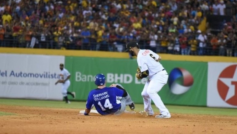 Aguilas de nuevo dominan al Licey