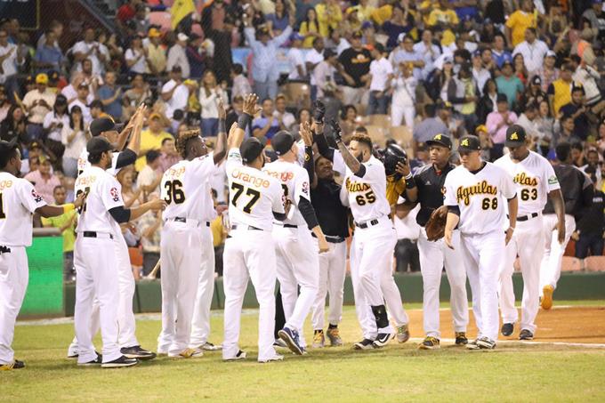 Las Aguilas siguen batallando