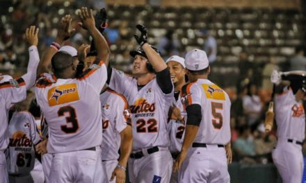 Gigantes derrotan a los Leones