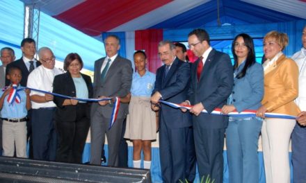 Inauguran escuela en batey Palavé