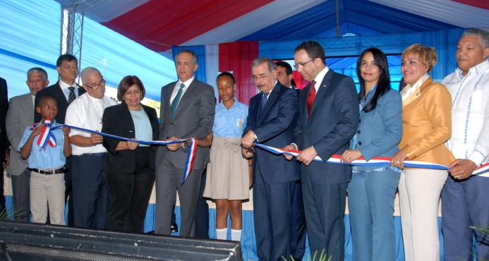 Inauguran escuela en batey Palavé