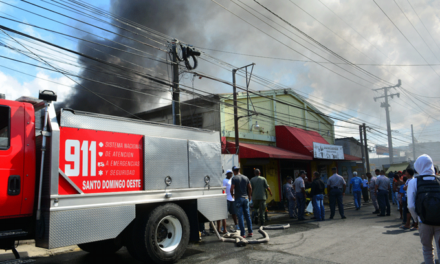 Incendio destruye tienda en Herrera