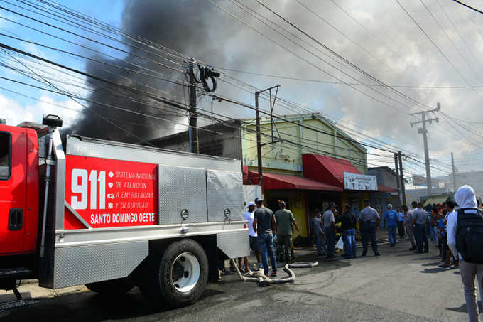 Incendio destruye tienda en Herrera