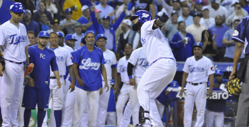 Licey gana tercero en línea, dominan Serie