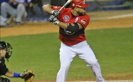 Escogido deja al Licey en el terreno