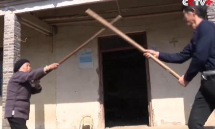 Abuela Kung Fu de China continúa enseñando artes marciales a sus 93 años