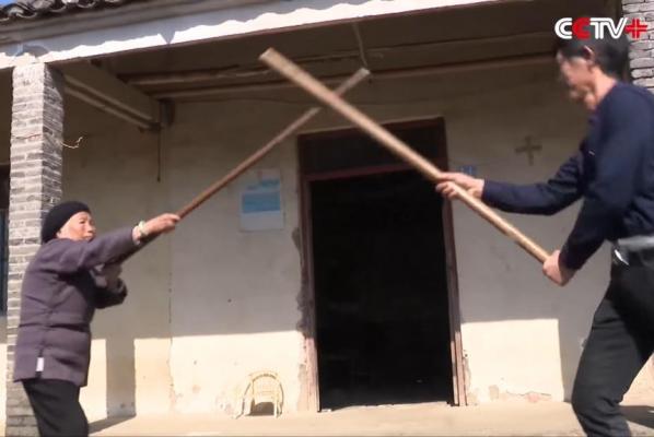 Abuela Kung Fu de China continúa enseñando artes marciales a sus 93 años