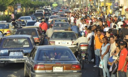 Nueva ley de tránsito prohíbe más de cinco personas en carros públicos