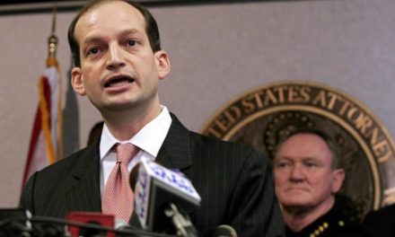 Trump elige al hispano Alexander Acosta como secretario de Trabajo