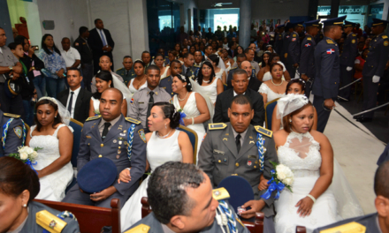 Policía Nacional celebra boda colectiva de agentes y sus parejas