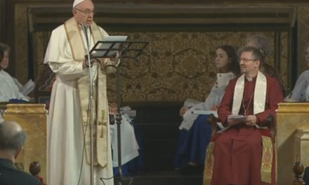 El Papa hace historia una vez más: Visita iglesia anglicana en Roma y alienta a la unidad