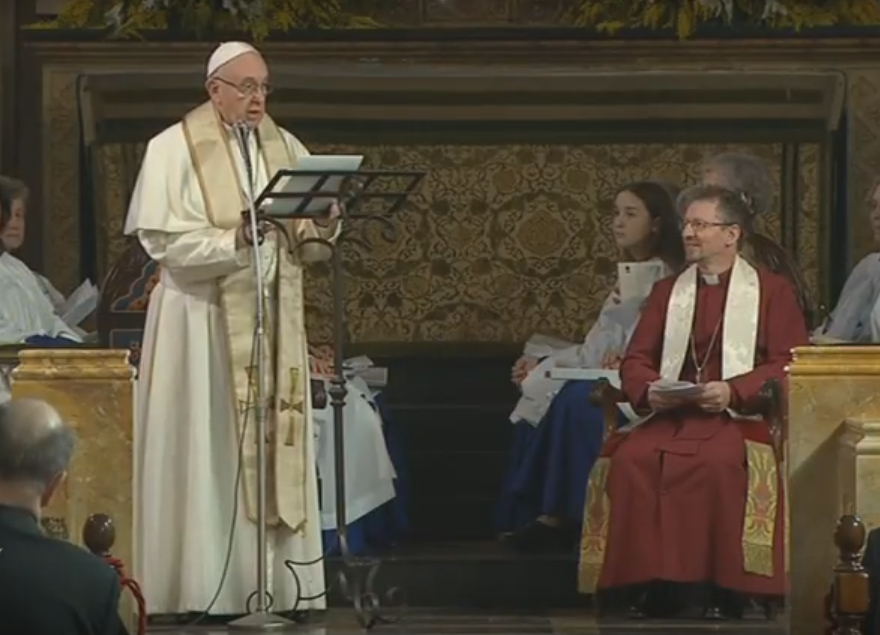 El Papa hace historia una vez más: Visita iglesia anglicana en Roma y alienta a la unidad
