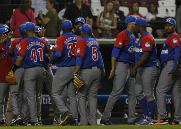 Cuba blanquea a Dominicana
