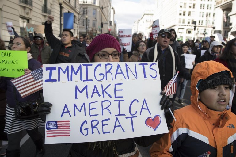 Negocios de inmigrantes cierran en «día sin inmigrantes» en protesta contra Trump en EEUU
