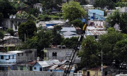 Hogares de menos ingresos gastan más en telecomunicaciones que en electricidad