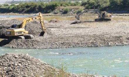 Autoridades y comunitarios piden detener extracción ilegal materiales en río Nigua