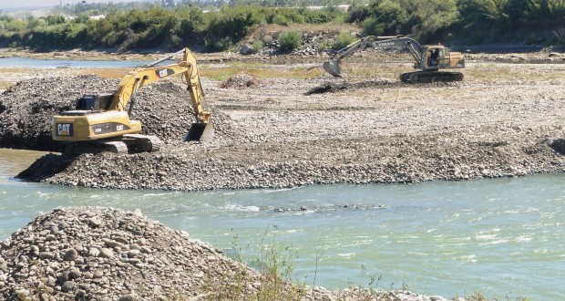 Autoridades y comunitarios piden detener extracción ilegal materiales en río Nigua