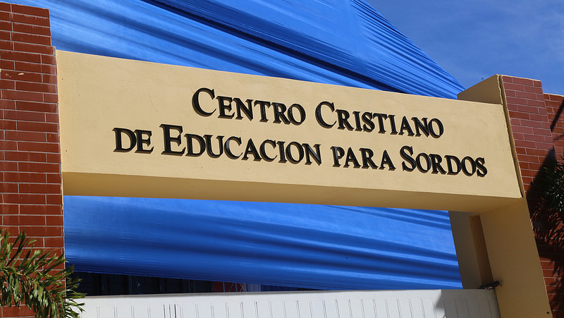 Presidente Medina entrega centro para estudiantes con discapacidad auditiva