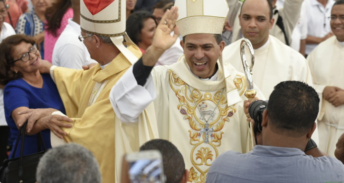 Realizan acto de ordenación episcopal del nuevo obispo auxiliar de Santiago