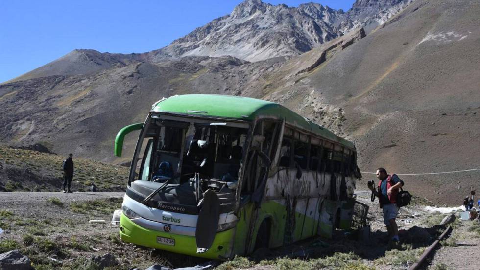 Tragedia en Mendoza: 19 muertos al volcarse un autobús que viajaba a Chile