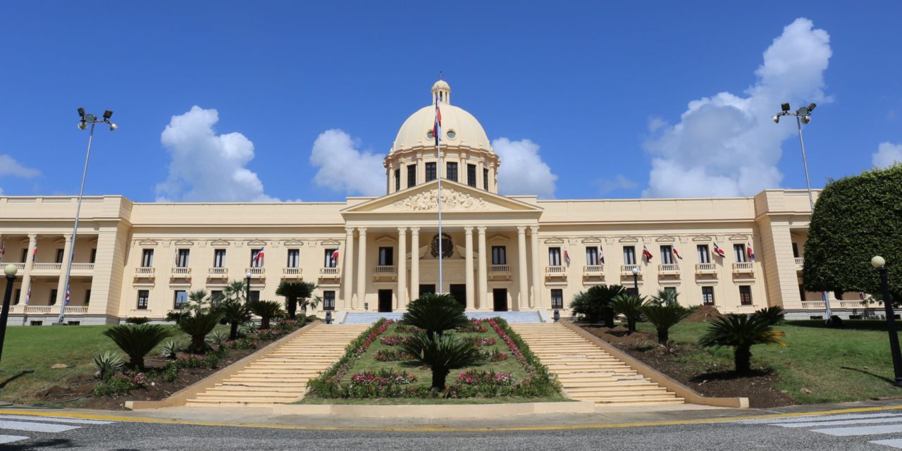 Presidente Danilo Medina pone en retiro a tres mayores generales