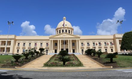 Presidente Danilo Medina pone en retiro a tres mayores generales