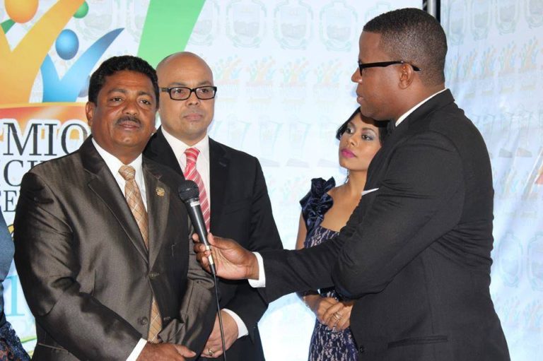 Entrega, Premio, Municipal, Excelencia Juvenil, 2017, Alcarrizos News Diario Digital