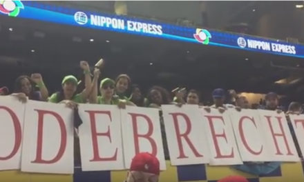 Manifestación Verde contra Odebrecht estuvo presente en el Clásico Mundial de Béisbol