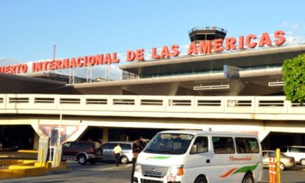 Algunas aerolíneas cancelan vuelos por tormenta de nieve Stella