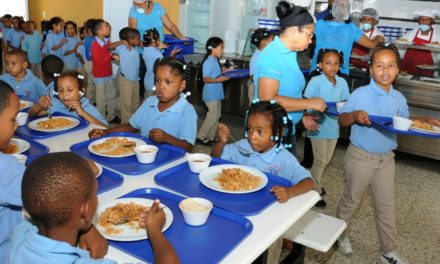 Por segunda ocasión Gobierno dice regularizará pagos a suplidores almuerzo escolar