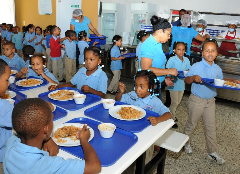 Por segunda ocasión Gobierno dice regularizará pagos a suplidores almuerzo escolar