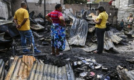 Incendio destruye seis viviendas en cuartería de la Ciudad Colonial