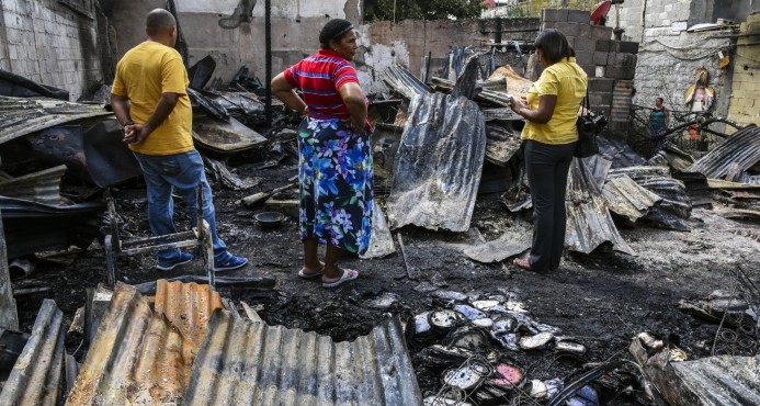 Incendio destruye seis viviendas en cuartería de la Ciudad Colonial