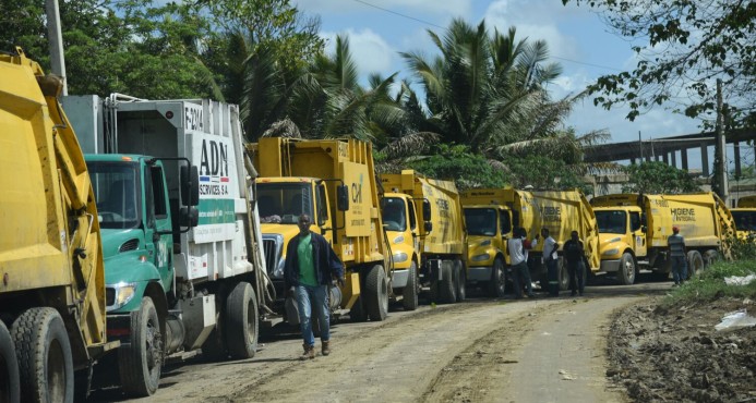 Se agudiza la crisis con la empresa que administra el vertedero de Duquesa, el Gran Santo Domingo se llena de basura