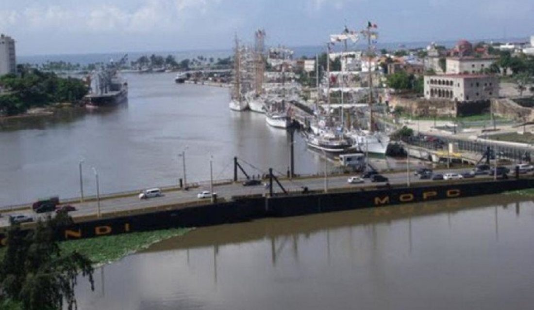 Cierran Puente Flotante sobre el río Ozama