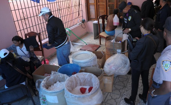 Autoridades allanan vivienda en Hainamosa donde falsificaban medicamentos