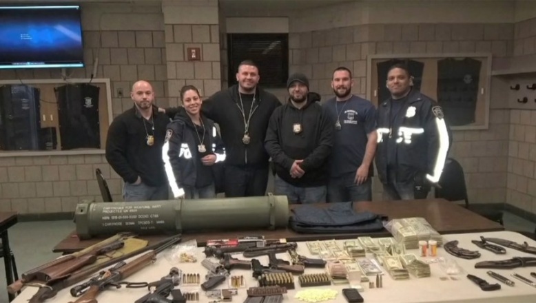 Ocupan a dominicano y cómplice en Harlem arsenal con estuche de bazooka