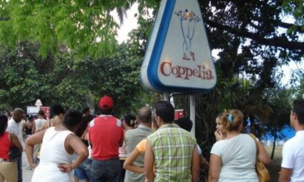 Cuba abre nueva zona pública de WiFi en céntrico parque de La Habana